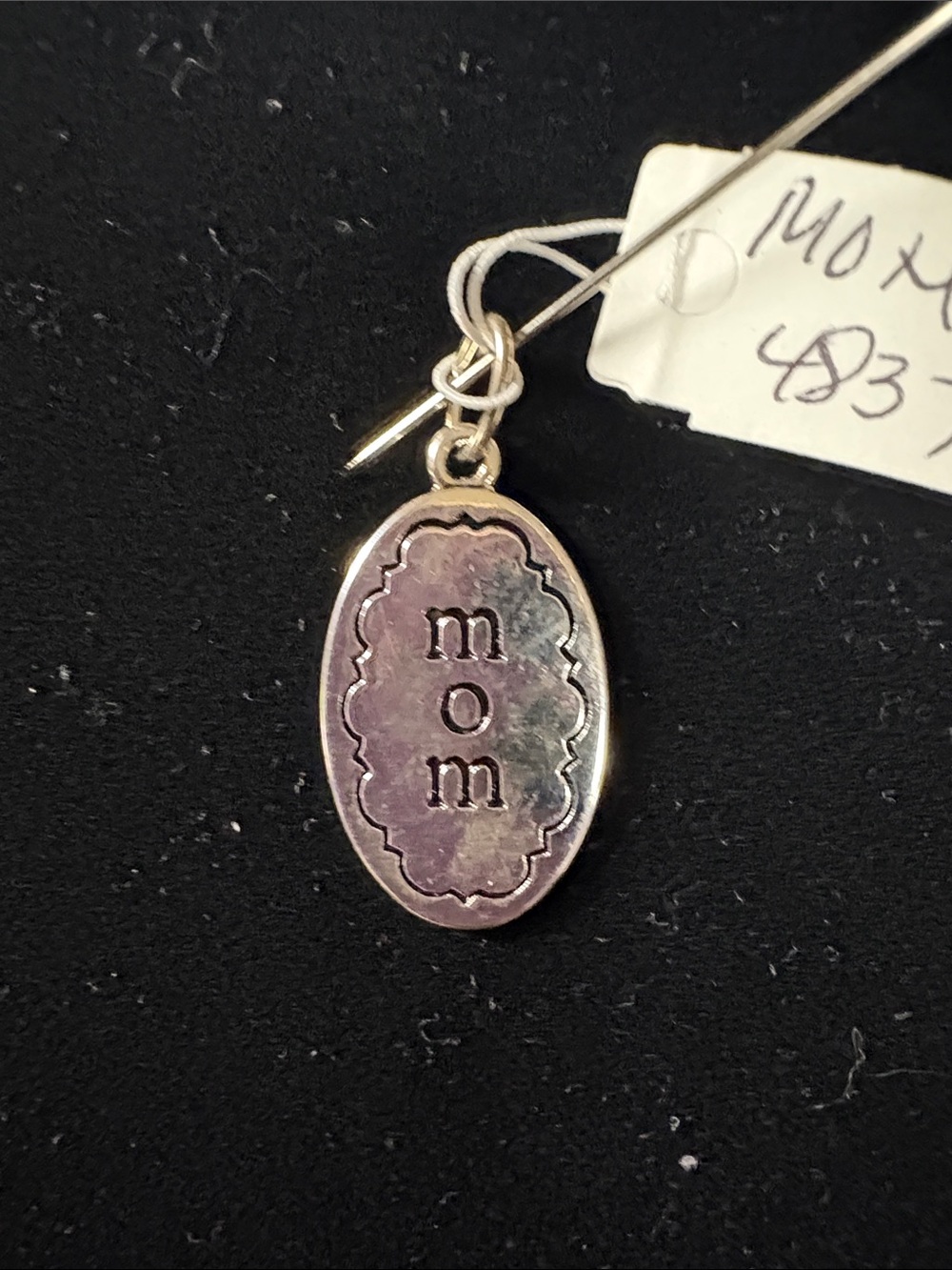 'mom' Oval Pendant Charm - Silver Tone